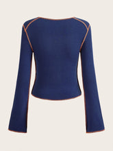 EZwear Letter Graphic Contrast Stitch Notched Neck Crop Tee